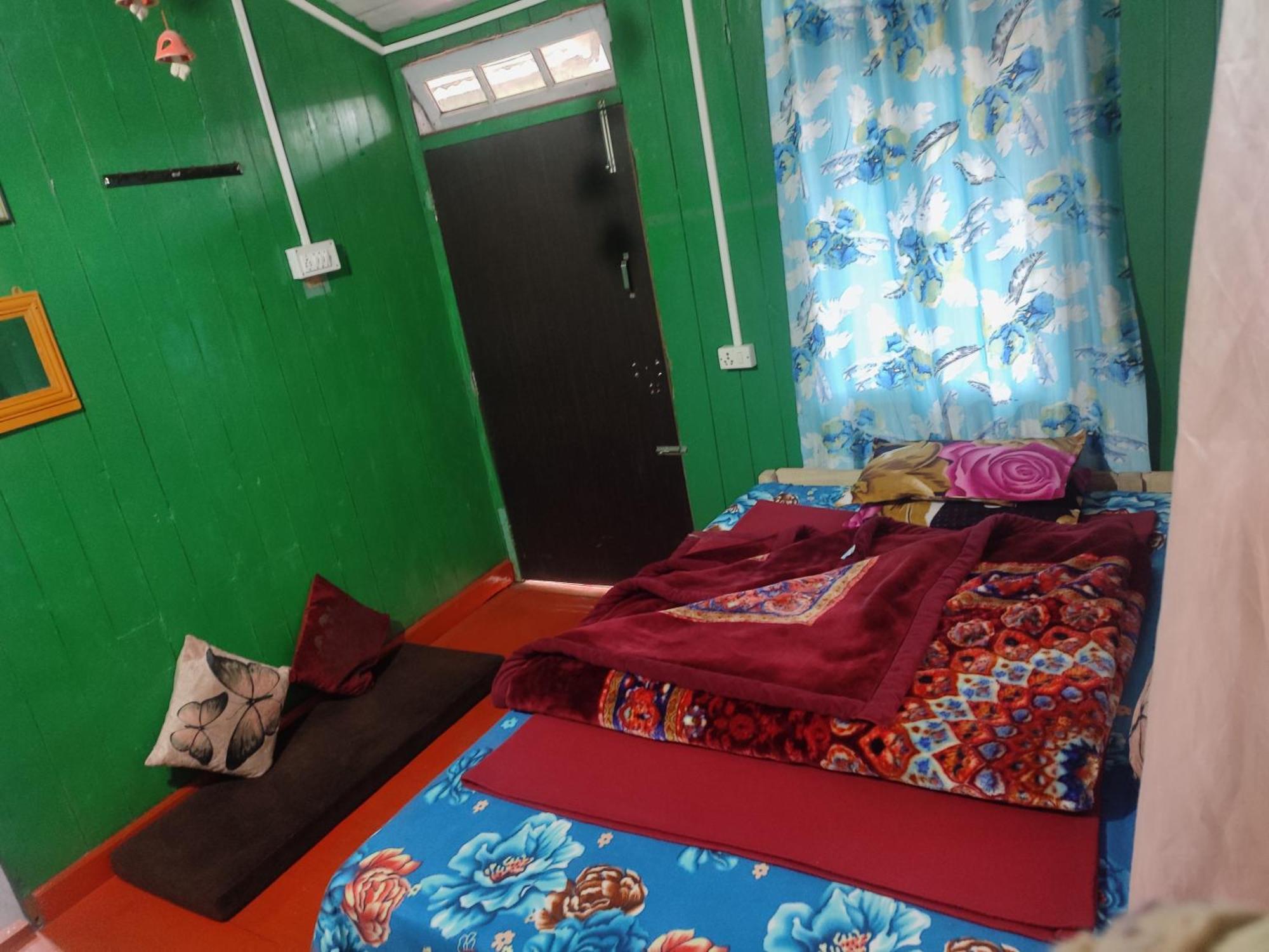 Shanti Samaya Home Stay Vl Ghoom Monastery, Samten Choeling Darjeeling  Bilik gambar